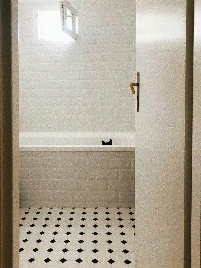 Subway tile walls over an octagon floor
